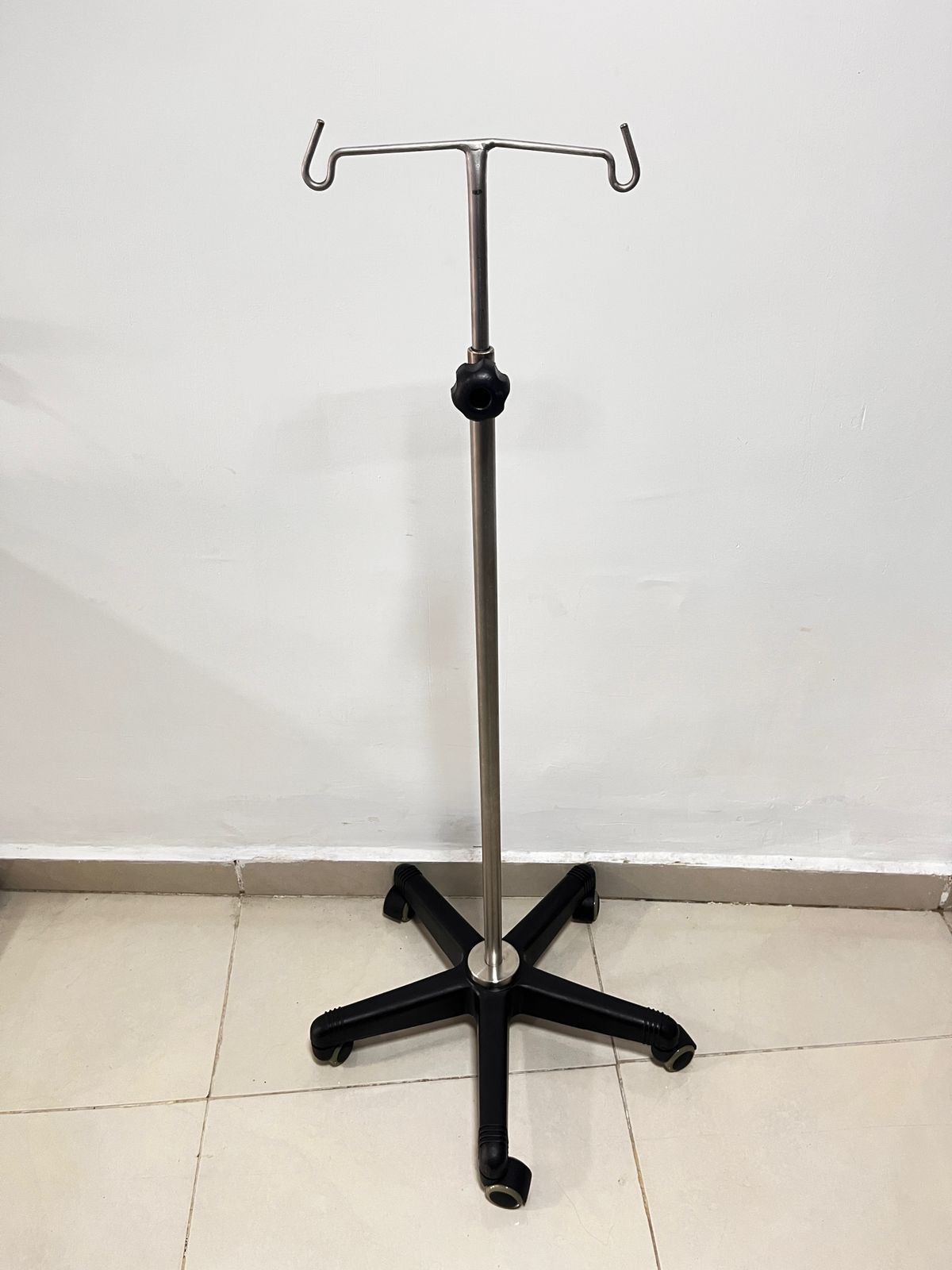 ATRIL PORTA SUERO ACERO INOXIDABLE - Image 2